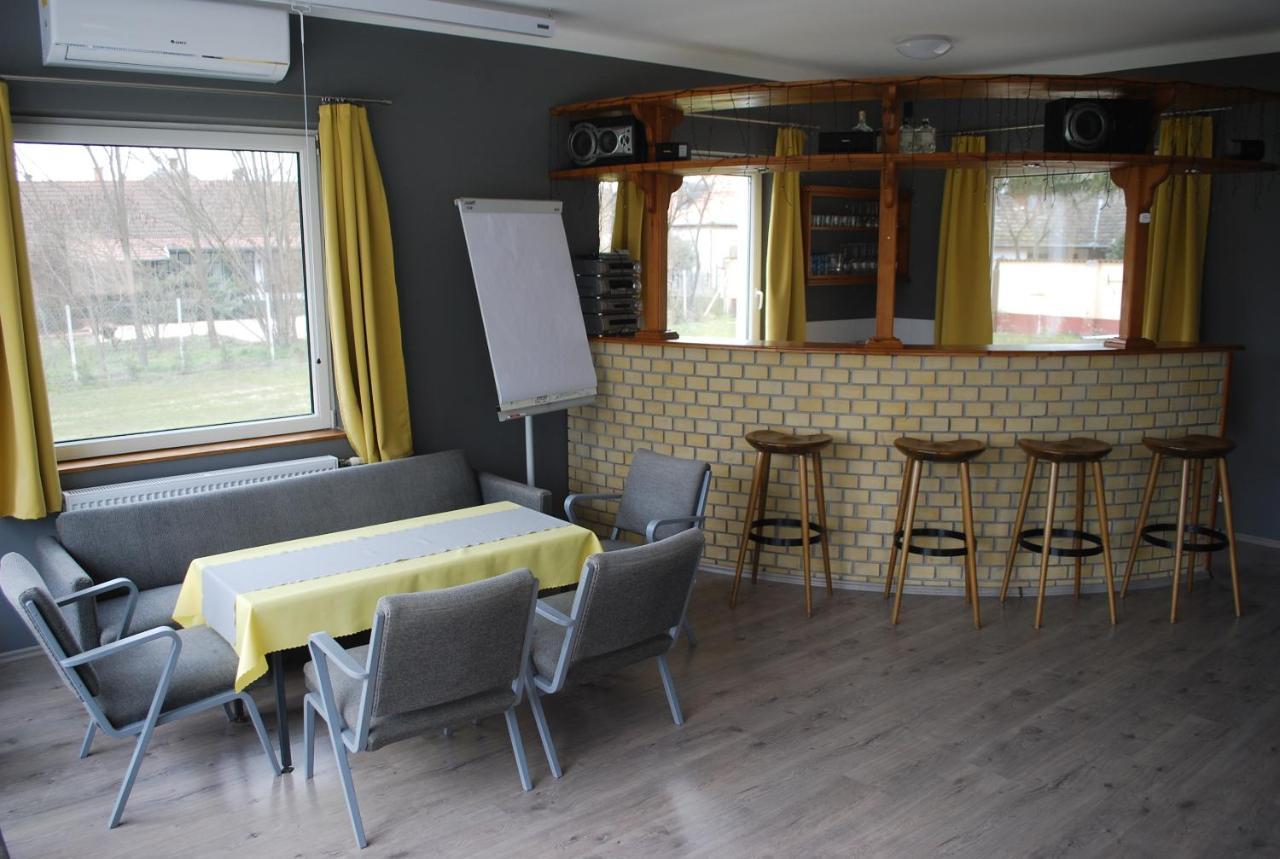 Casa Napsugar Panzio Bed & Breakfast Apostag Exterior foto