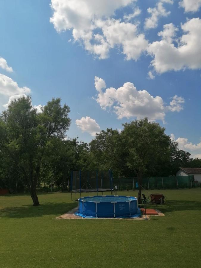 Casa Napsugar Panzio Bed & Breakfast Apostag Exterior foto