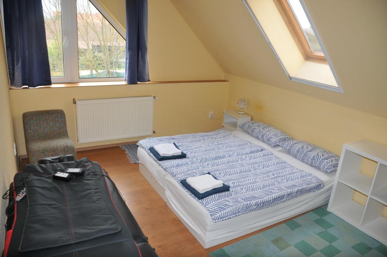 Casa Napsugar Panzio Bed & Breakfast Apostag Cameră foto