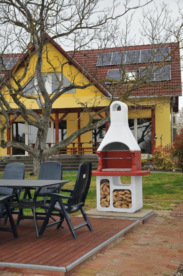 Casa Napsugar Panzio Bed & Breakfast Apostag Exterior foto