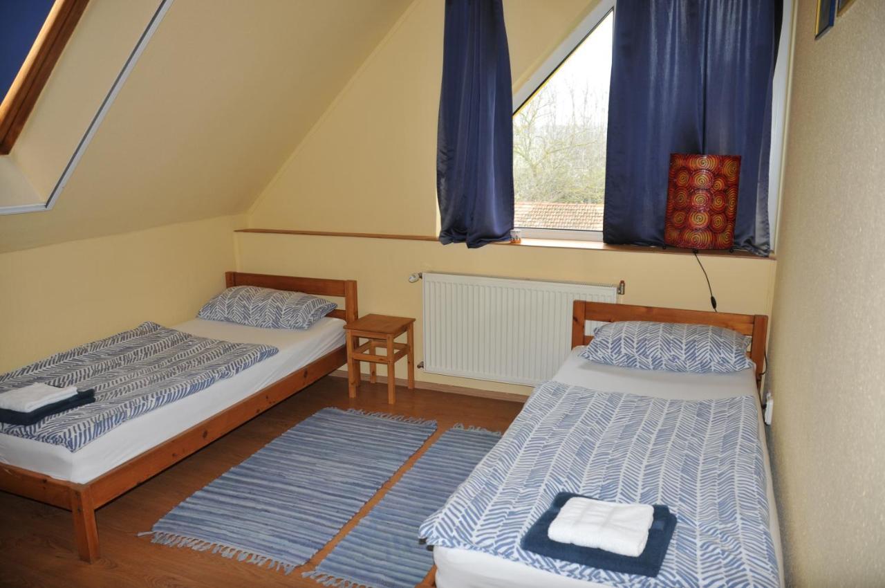 Casa Napsugar Panzio Bed & Breakfast Apostag Cameră foto