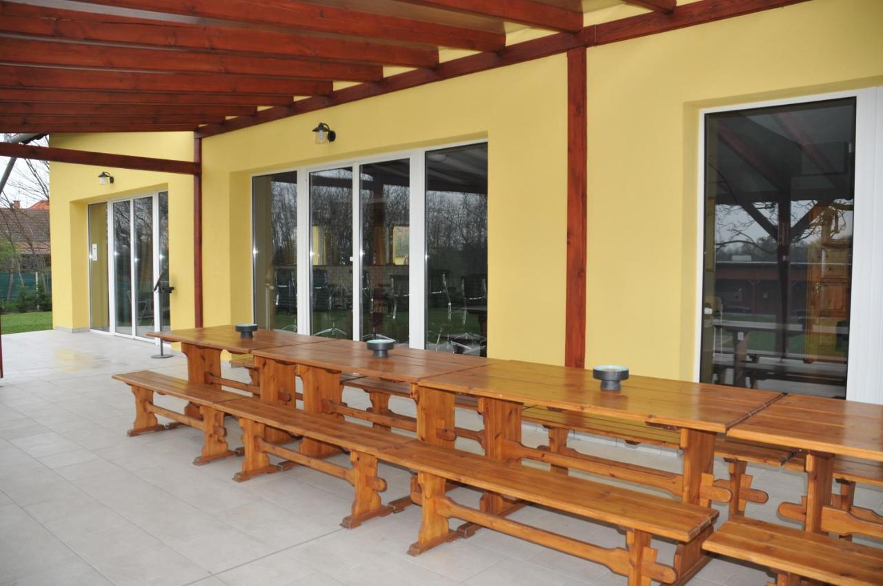 Casa Napsugar Panzio Bed & Breakfast Apostag Exterior foto